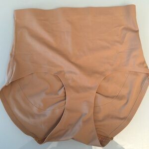 FINAL SALE‼️NWOT Fredrick’s of Hollywood nude shape underwear size L
